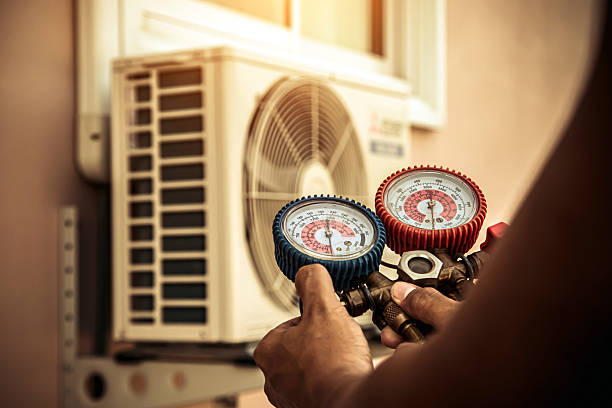 Professional Hvac technician working in Hammond, WI